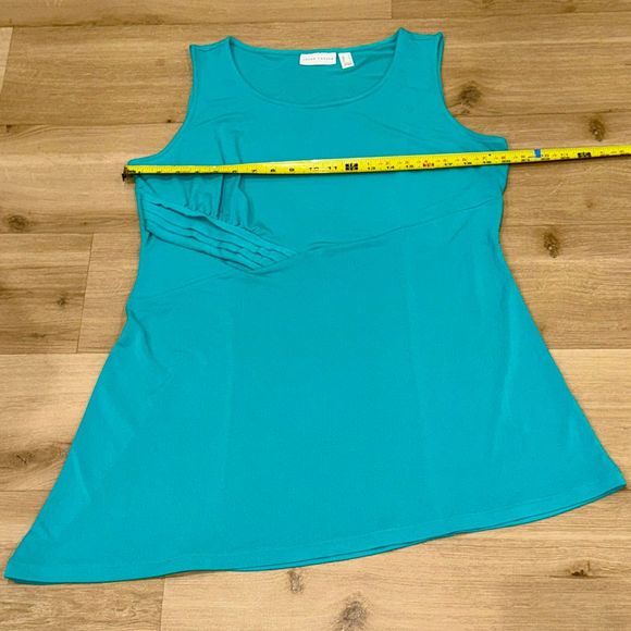 Susan Graver Liquid Knit Sleeveless Tank w Asymmetrical Hem - Size M - Picture 6 of 6